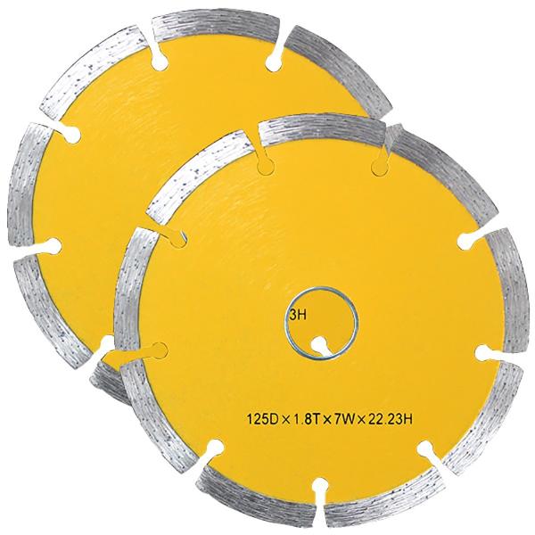 コンクリートやタイルを切断するために使われる工業用カッターです。コンクリートの切断に最適なダイヤモンドチップを採用しており、抜群の耐久性と切れ味が得られます。切り粉の排出が良く作業能率がアップします。●仕様サイズ（約）：　外径：125mm　...