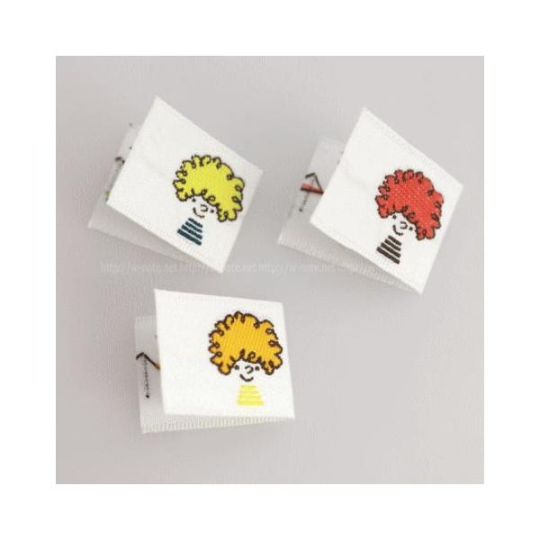 当店オリジナルの刺繍挟みタグ（ピスネーム）です。半分に折り曲げ、ポケットや洋服・小物などの脇に挟み込んでご利用ください。*裏側は無地です。セット：各色2枚×3種　合計6枚入り素　材：ポリエステルサイズ：18mm×45mm（縫い代を含むサイズ...