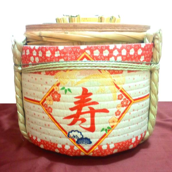 お祝いの席で行われる縁起のいい儀式、鏡開き。「1回やってみたかった」という方も多いのでは？本物の樽はとても重いし、準備に大変・・・けど、普通の鏡開きもおもしろくない！ そんなお二人には、軽くてお手軽なクラッカー樽がオススメ☆こも樽から金銀の...