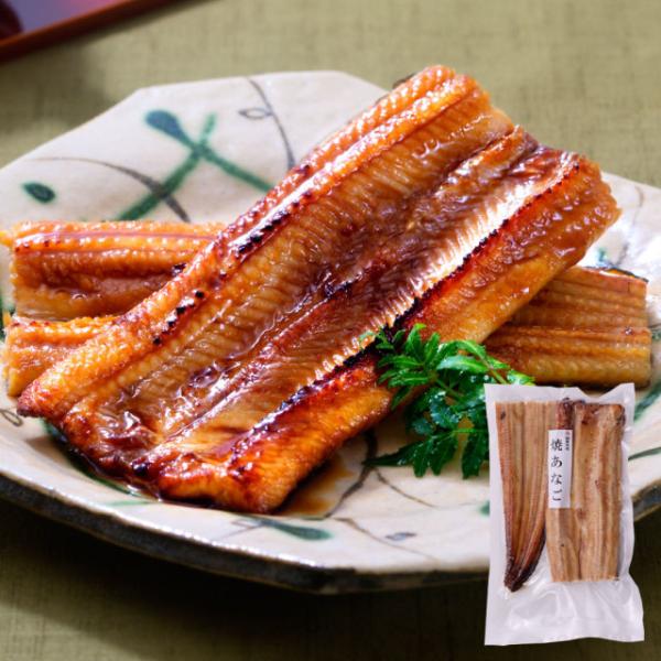 あなごを引き立てる特製のタレに漬け込み焼き上げました。香ばしい匂いが食欲をそそります。召し上がり方:湯煎で温める、または電子レンジで温めるだけの簡単調理です。そのまま召し上がっていただく他に、あなごを一口サイズに切ってごはんにのせれば「あな...