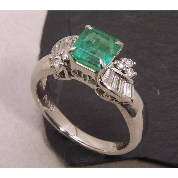 Pt900 .エメラルドとダイアのトップ