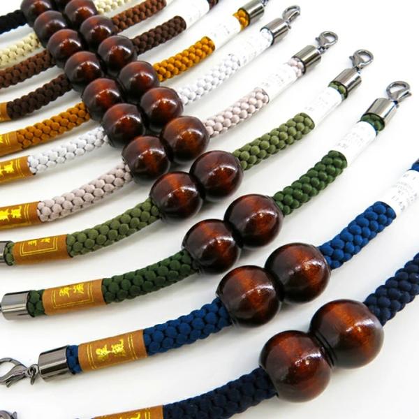 【翠嵐工房謹製 羽織紐 男性用 木玉江戸 単色 全11色】翠嵐工房のマグネット羽織紐中央のマグネットで取り外しが簡単！（実用新案登録　第3112523号）翠嵐工房では、伝統工芸士の造りだす手組み紐技術を現代まで引き継ぎ、さらに伝統と新しい感...