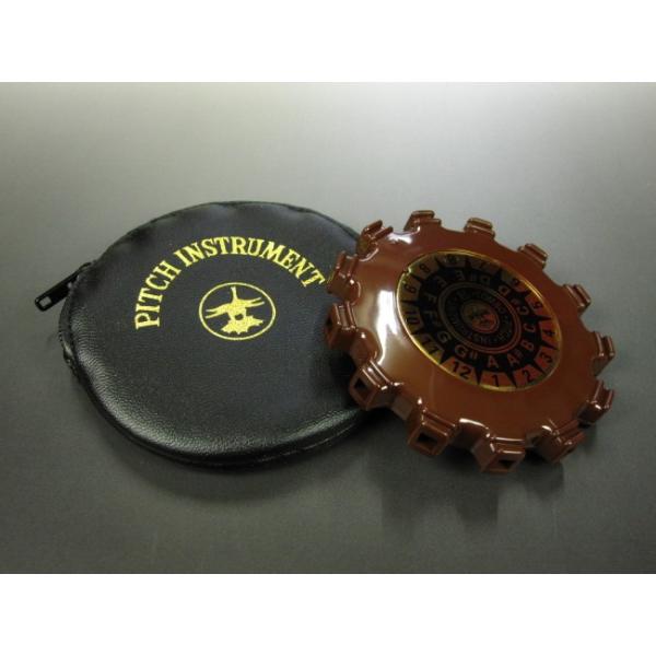 商品詳細       商品名     調子笛（十三音）      商品説明     A：低音 　E：高音こちらの笛を使って耳で音を合わせます。ある程度楽器を経験されてる方や音感の良い人向きです。三味線やお琴等さまざまな楽器にお使いいただけま...