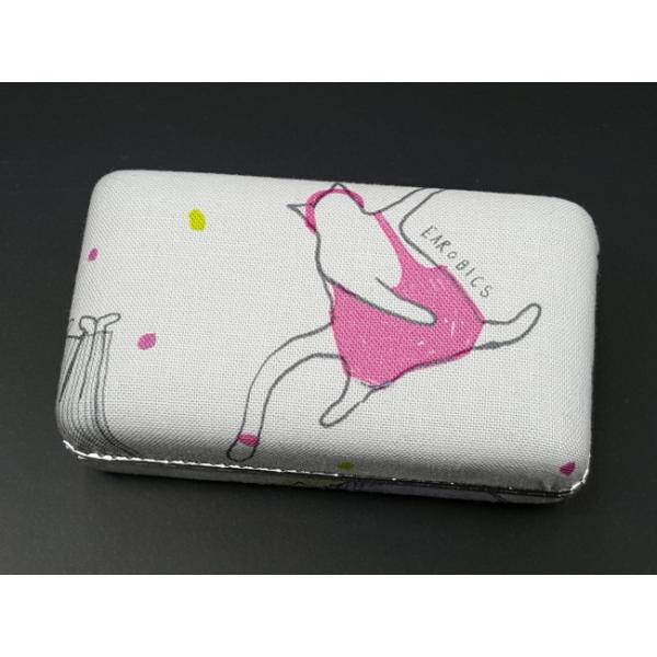 商品名     琴爪・三味線駒　兼用ケース（RK23）  サイズ     横8cm×縦4.5cm×高さ2.5cm  当店オリジナルの琴爪・三味線駒　兼用ケースです。長唄・民謡駒は約2枚、津軽駒は約4枚収納可能です。琴爪は2〜3組収納可能です。