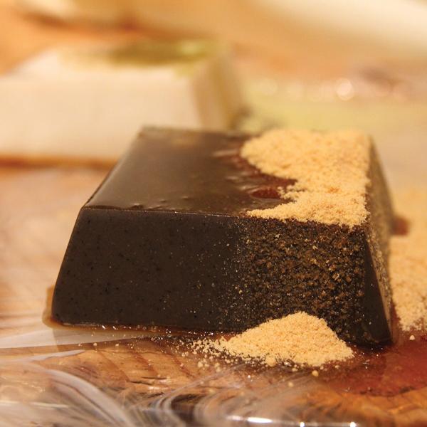 【全品送料無料】【わが街とくさんネット】■規格：白胡麻豆腐(100g)×3、黒胡麻豆腐(100g)×3、黒糖蜜(10g)×6、きなこ(5g)×6■サイズ(mm)：310×210×65■ギフト対応・ラッピング対応：簡易包装のみOK・のし対応：...