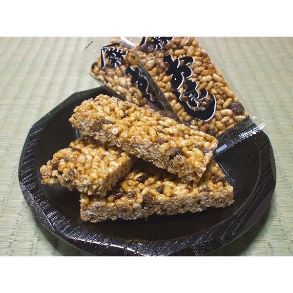 かつて作られていた手延べの工法を再現した「おこし」。形も現在の「黒おこし」よりもひとまわり大きなノスタルジックな板状につくり、パッケージも昭和初期の装いを再現し、昔なつかしい味わいをお届けいたします。●商品内容：復刻版おこし　１２枚入●日持...