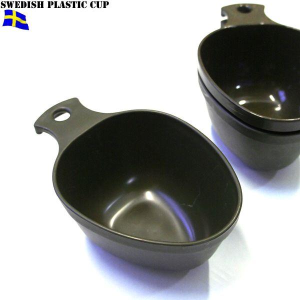スウェーデン軍 プラスティックカップのご紹介です。※当製品は雑貨として輸入された物なので食器として使用しないでください。※中身にお湯は入れないでください。また素材的に熱に弱いので火に近づけたり直接火にかけないでください。サイズ10cmX15...