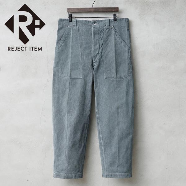 ■商品説明スイス軍のデニム素材のユニフォームは30年代ごろから存在が確認されており、こちらのタイプは主に1950年代以降から採用されていたものになります。年代によってボタンに違いがあり、こちらはアルミニウム製のボタンが採用された通称前期型と...