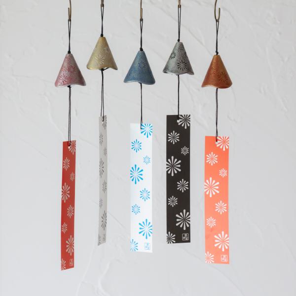 【南部鉄器 ITCHU-DO 風鈴 花火 HANABI (短冊付) 専用ボックス入】〜岩手県盛岡の『壱鋳堂』の風鈴♪南部鉄器の風鈴は高く澄み渡った音色が特徴的です。〜<カラー>Gold/White（金/麻）Gold/Red（金/...