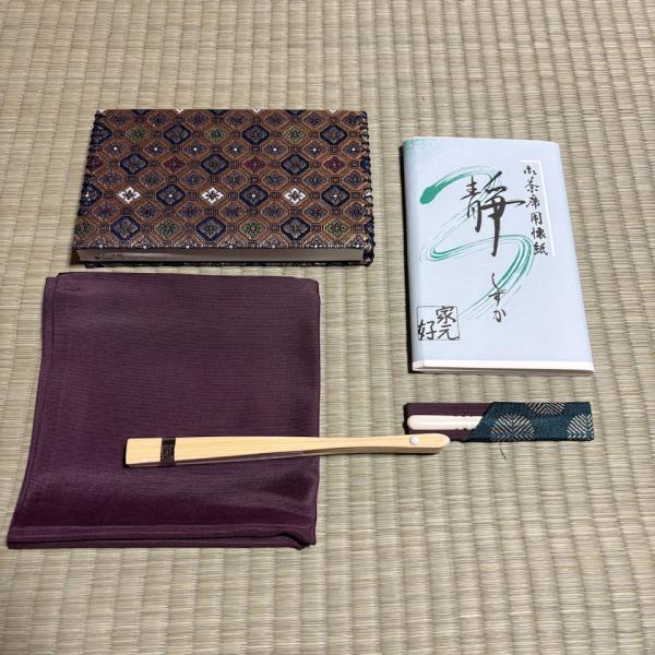 【セット内容】懐紙（静）交織帛紗箱型懐紙入れ扇（白竹5寸）樹脂製楊枝付楊枝差し