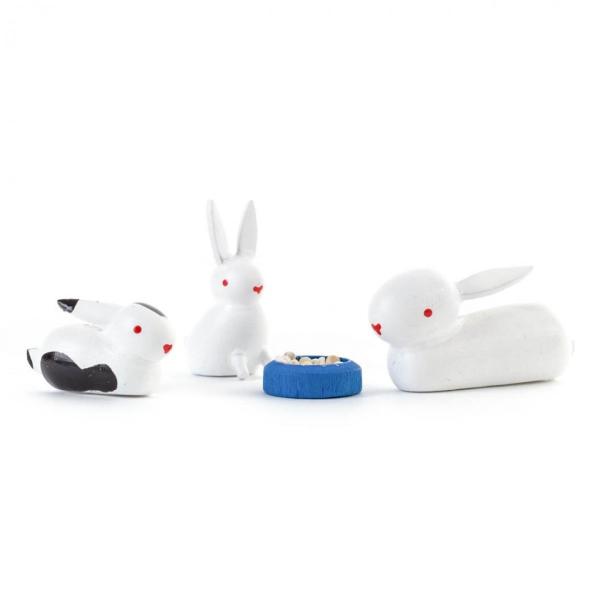 サイズ約1.5ｃｍウサギのファミリー（3匹）と餌のセット。原産国　ドイツ