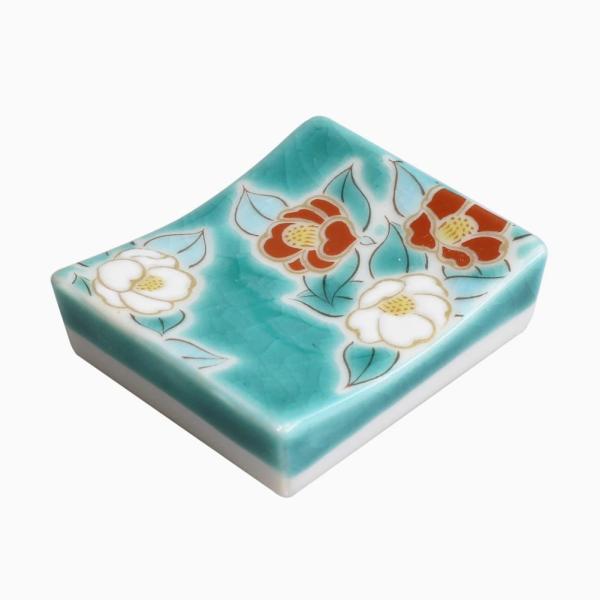 日本製 九谷焼 久谷焼 北陸伝統工芸 色絵 磁気 陶器 陶磁器 キッチン雑貨 日用品 カトラリーレスト 箸置き はしおき お洒落 芸術 ポーチ付 椿 つばき ツバキ