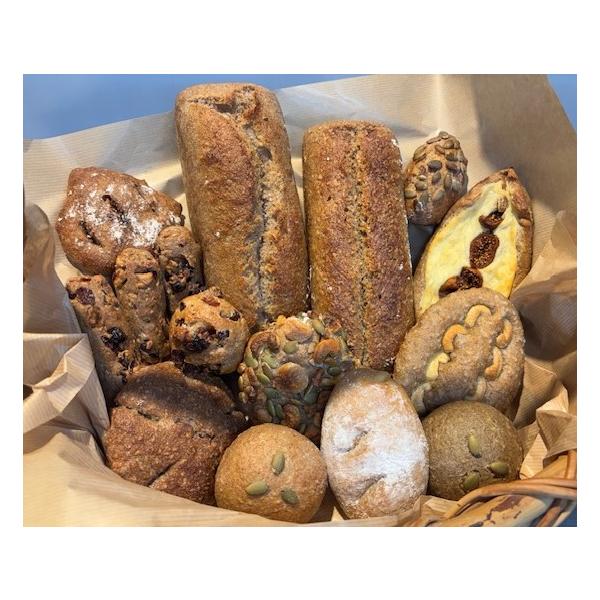 小麦のおいしさにとことんこだわり抜いた天然酵母、国産小麦全粒粉100％のパンの１３種類１５点のセットです。小麦全粒粉が本来持っている旨みを最大限引き出しました。★ご注文集中時期には日数を要します。「ストアからのお知らせ」をご参照ください。内...