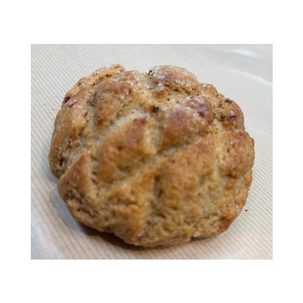 生地もメロン皮も全粒粉１００％で作りました。砂糖は種子島の自然糖を使用しています。メロン皮が香ばしい(*^^)/　生地は全粒粉１００％なのにやわらか。もっちもちのニュータイプのメロンパン。★手間のかかる商品ですので、ご注文集中時期にたくさん...