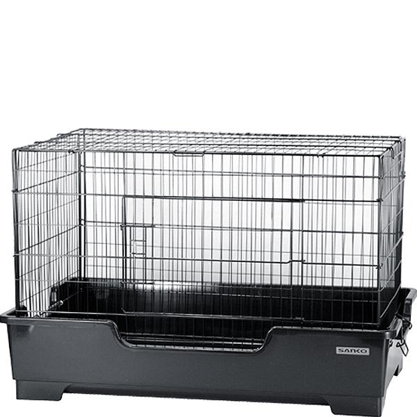 軽量なワイヤー本体と深型トレイのシンプル構造のケージ【材質・成分・素材など】スチール・PP樹脂【適応ペットのサイズ】フェレット・ファンシーラット等【製造国】中国【サイズ】W82.0×D51.0×H52.5cm（外寸）【メーカー名】三晃商会J...