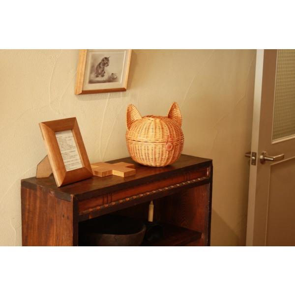 ねこをモチーフとしたトイレットロールを収納。インテリアとしてもかわいいですよ。上質な天然ラタン（籐）を使い、ひとつひとつ熟練の職人が丁寧に編んで仕上げています。サイズ：本体　約幅19×奥行19×高さ22(cm)重量：約500ｇ材質：本体　ラ...