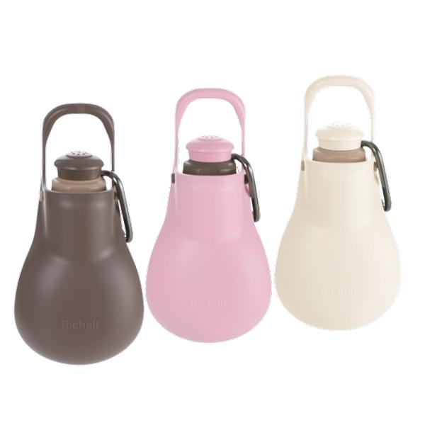 おしっこ跡のマナー洗浄に。お散歩中の水分補給に。ペットボトルに取り付けるだけ。お外で便利なマナー水洗＆給水器の2WAY！●商品情報●商品名/お散歩ハンディシャワー S・M犬用S超小型犬・小型犬用サイズ/7.2×7.8×13.8H(cm)受皿...