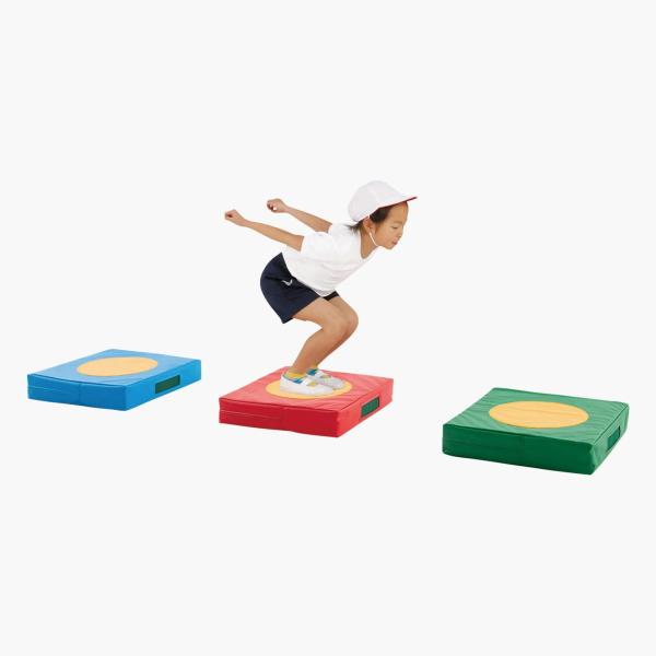 ●柔らかなカバーと高反発クッションでより高く飛べます。●裏面すべり止付。【サイズ】 幅480mm×奥行450mm×高さ100mm 【質量】 2kg 【材質】 外被：エステル防水帆布6号、中身：TPE樹脂