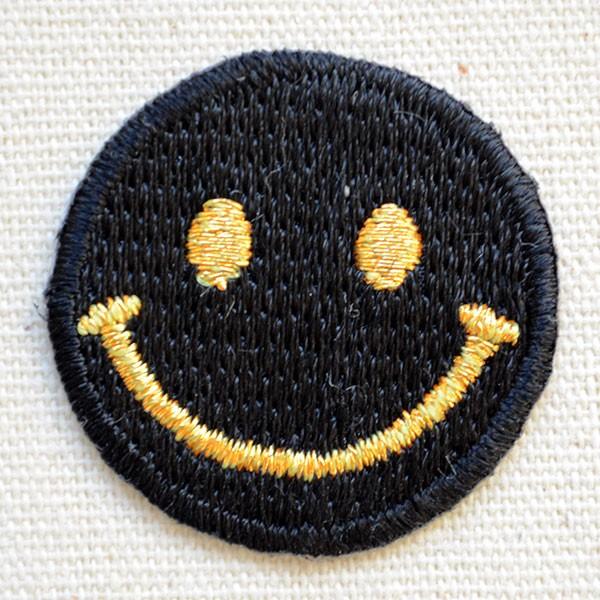 ミニワッペン スマイルマーク スマイリーフェイス ブラック ゴールド アイロン アップリケ パッチ Chw S035 Buyee Buyee Japanese Proxy Service Buy From Japan Bot Online