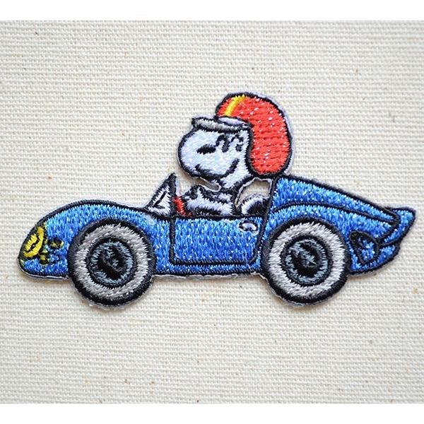 アメリカのマンガ「ピーナッツ(Peanuts)」に登場するスヌーピー(Snoopy)のオフィシャル刺繍シールワッペンです。キラキラ光るラメ糸を使用しており、とってもかわいく目立ちます☆スヌーピー達の細かな表情まで刺繍で表現されています☆また...