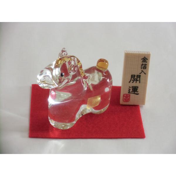 運気をあげる金の馬何事もうま（馬）く行くサイズ（ミリ）：５０×４８/ クリアケース:７８×２８×６５新年を迎え、その年の干支を飾るのは一年の縁起を祝うとともに福を招くといわれています。また、金や硝子の煌きは邪気を祓うとされています。吉方へ飾...