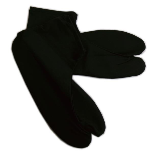 普段着物用のオシャレで履き易いストレッチ黒足袋。着物にアクセント。足元もオシャレに。裏にすべり止めも付いてますので安心。紬・洗える着物等のカジュアル着物にＧＯＯＤ。礼装用には不向きです。（礼装用は白こはぜ足袋になります）。弾力・伸縮のよいス...