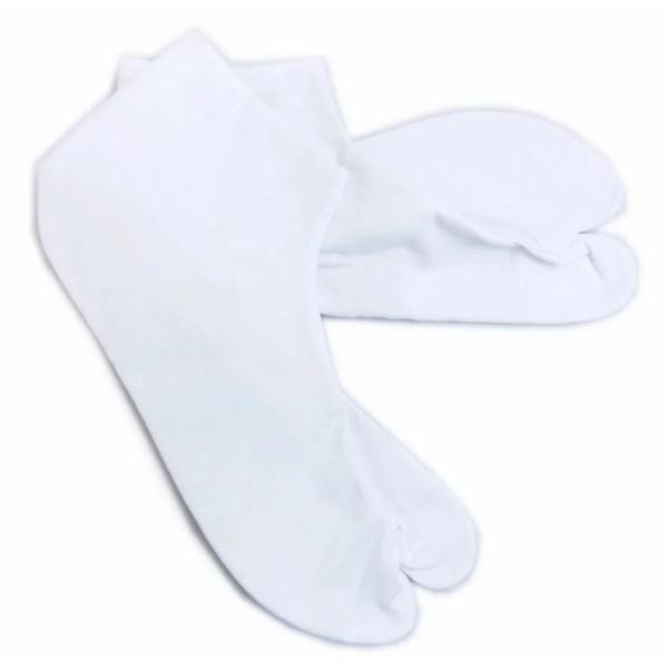 どんなお着物にも合わせれる定番の白足袋。 成人式＆結婚式の羽織袴のフォーマルから、普段使いのカジュアルまでお使い頂けます。 ４枚コハゼでしっかり止まり履き易いです。 1枚持っておくといざと言う時に役立ちます。 超得価格ですので、洗い替え用に...
