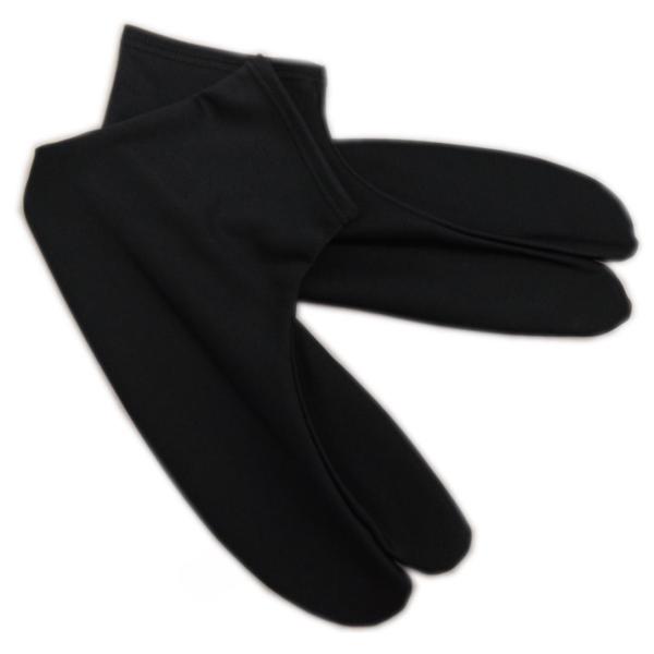 普段着物用のオシャレで履き易いストレッチ黒足袋。着物にアクセント。足元もオシャレに。カジュアル足袋で、紬などのカジュアル着物を着た時に履く足袋です。礼装用には不向きです。（礼装用は白足袋になります）。足元のお色が変わるだけで、着物の雰囲気が...