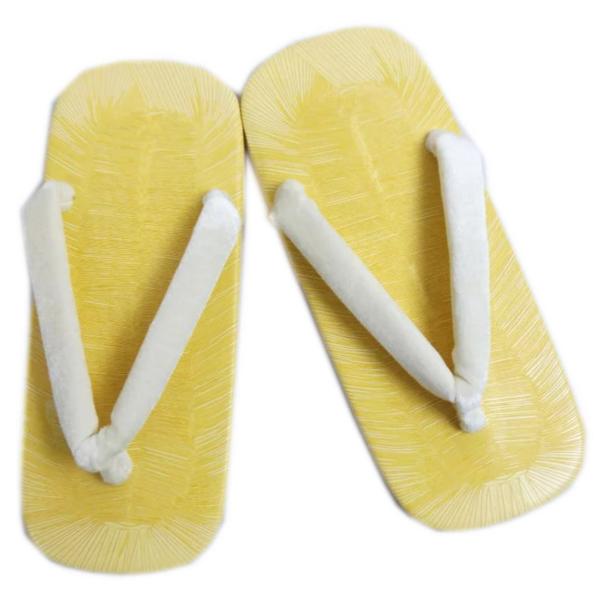 粋な男は足元にもこだわる。成人式＆結婚式の紋付袴の礼装時にはやっぱり白鼻緒。浴衣＆甚平・着物＆作務衣＋デニムもＯＫ。着物を選ばないスタンダードタイプ。白ですのでフォーマルからカジュアルまで対応します。礼装用だけでなく、お祭りや花火大会の浴衣...