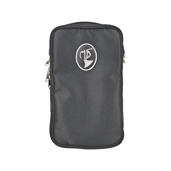 プロにも愛用が多い高級ケース。ファイバー製セミハードケースで 頑丈さと品質の高さに定評があり。楽器の為に研究された緩衝材で管体や細かな部分の凹み・曲がりを防ぎます。ショルダーストラップが付属しています。■Marcus Bonna Oboe ...