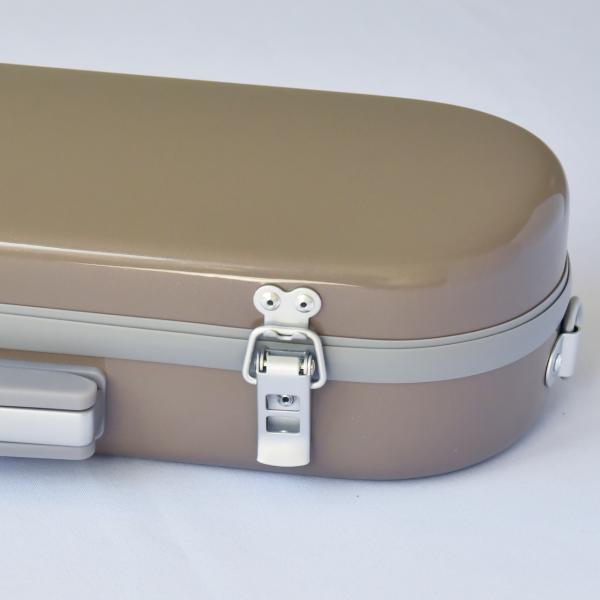 カラーは実際のイメージと異なる場合がございます。表面の加工がツルツルのため深く塗装が剥がれるほどの傷などではなく細かいキズがあります。2024年6月一部のカラーの製品のケースの縁部分のカラー変更がありました。これまでブラックカラーの「モール...