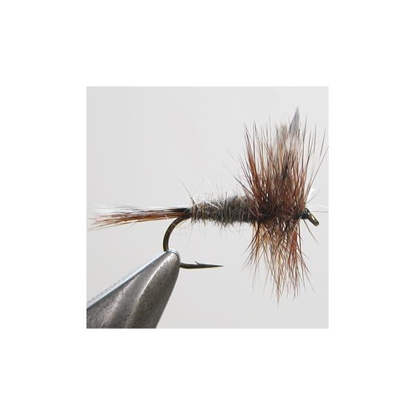 グリズリー＆ブラウンのハックルと、グレーのダビングボディを組み合わせた【アメリカが産んだ不朽の名作】です。特に特定の水生昆虫種を模倣したものではありませんが、その【曖昧な見え方】ゆえに状況を選ばず天然渓流はもちろん管理釣り場でも成果を上げて...