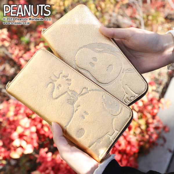新品　PEANUTS75周年限定柄 スヌーピー本革長財布 新品 PEANUTS75周年限定柄 スヌーピー本革長財布