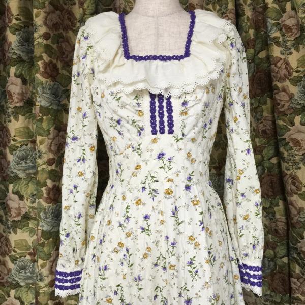 ヴィンテージ小花柄ワンピース パープル ホワイト レトロ U S Aヴィーンテージ 70 S 紫 マキシ丈 Buyee Servis Zakupok Tretim Licom Buyee Pokupajte V Yaponii