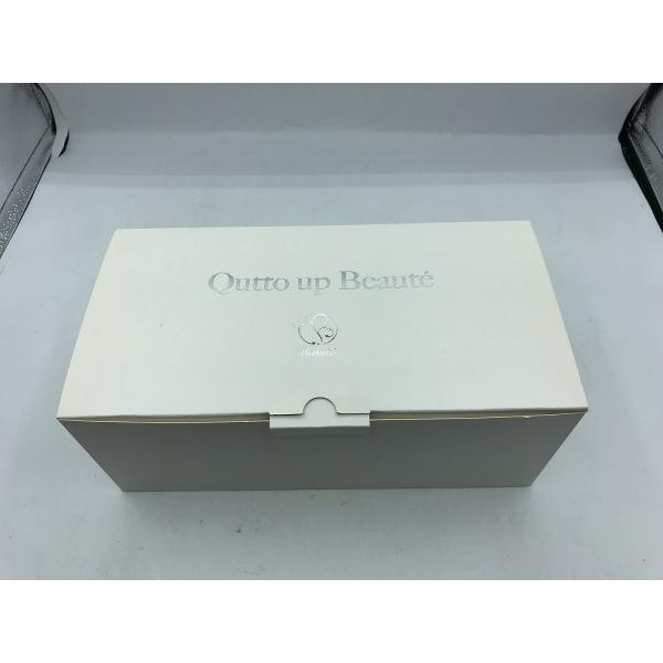 【ご注意】商品は店頭併売しておりますので、ご注文後欠品の場合がございます。ご了承ください。美顔器 QUB-100お顔の引き締め効果抜群 ※使用感ありませんでした付属品：箱/取説/AC※主な付属品を記載するようしております。中古品の特性上、全...