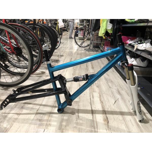 レース用フルサスMTB 英国製 Kinesis アルミ合金フレームセット 未使用 レース用フルサスMTB 英国製 Kinesis アルミ合金フレームセット