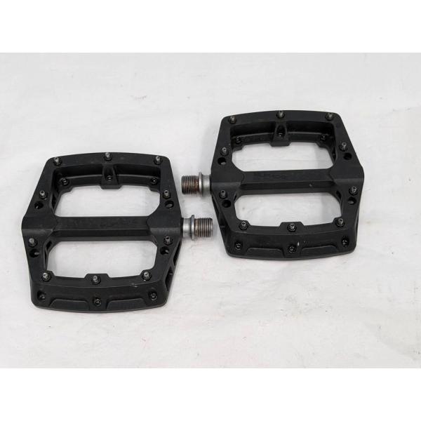 スパカズ SUPACAZ フラットペダル SMASH DH【カウマン戸塚