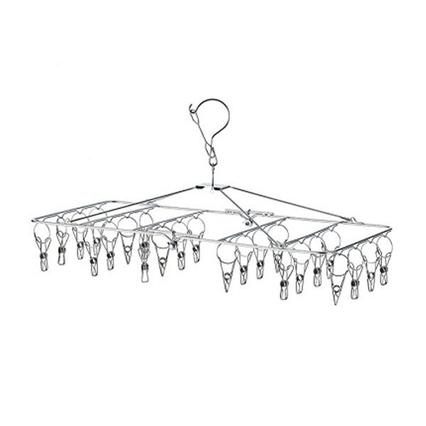 【アイテム説明】錆びにくいステンレス製の物干しハンガー。引っ掛かりにくいピンチ設計。フックにはストッパー付。ピンチが24個ついていますので、まとめ干しに便利です。※ 直径2.5cm〜3cm以外の竿には使用しないでください。固定できず落下する...