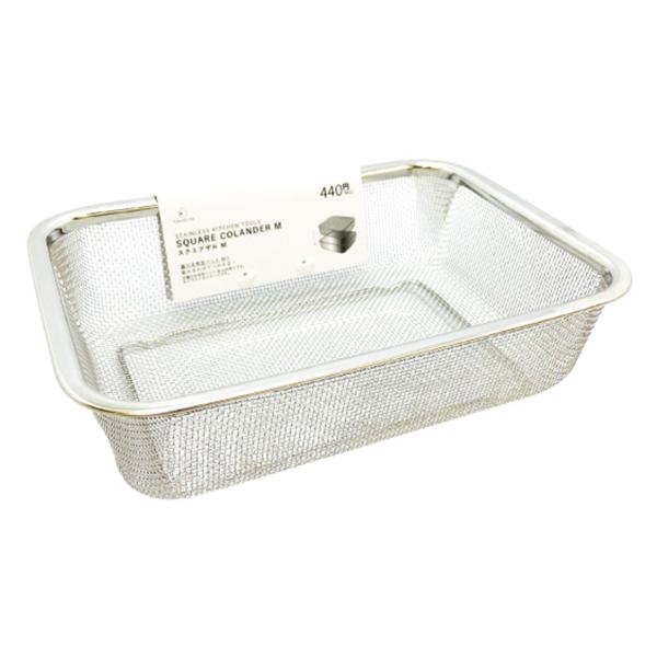 【アイテム説明】こちらの商品は、ワッツの雑貨店、Tokino:ne（ときのね）のラインナップ商品で、ステンレス製のスクエア調理ざる。Mサイズです。別売りのステンレス製蓋付角型バット（058088）にぴったりはまるサイズですので、合わせてお使...