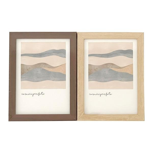 【アイテム説明】こちらのアイテムは、ウッド調のナチュラルなフォトフレーム。写真やポストカードなど思い出の品々をセンスよく飾ることができます。3サイズ展開→L・2L・A5サイズ【サイズ】約17x23cm【材質】MDF、ガラス【JAN】4580...