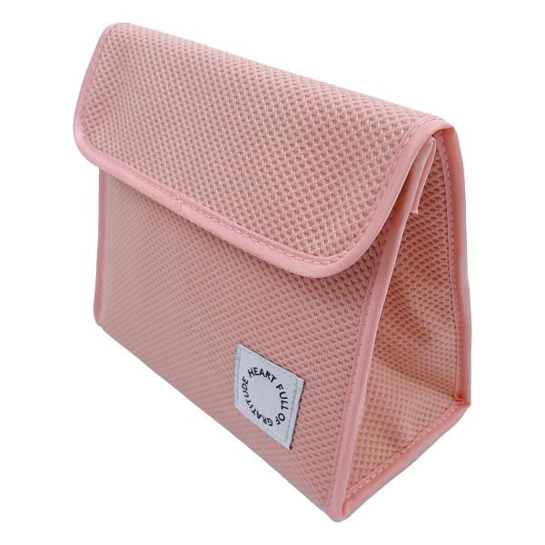 内側がアルミ素材のクラッチ型で、上部をマジックテープで留められる保冷保温ランチバッグ。内側に保冷材用のメッシュポケットも付いています。お弁当や、おやつなどを持ち運ぶ際にお使いいただけます。色：ピンク【サイズ】約180x200x100mm【材...