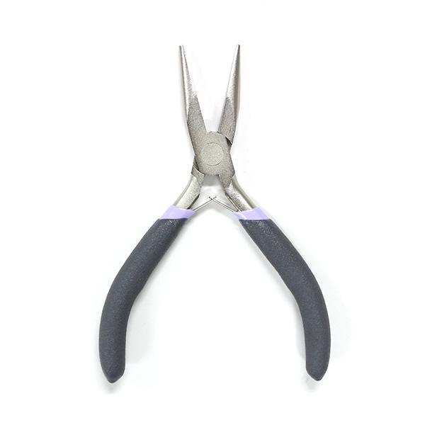 【アイテム説明】ビーズやアクセサリーなどの手芸に最適。金具をつぶすときに便利な角型ペンチです。【サイズ】全長：123mm 幅：70mm【材質】鉄(ニッケルメッキ)、鉄(クロームメッキ)、塩化ビニル樹脂【JAN】4991203187956【パ...