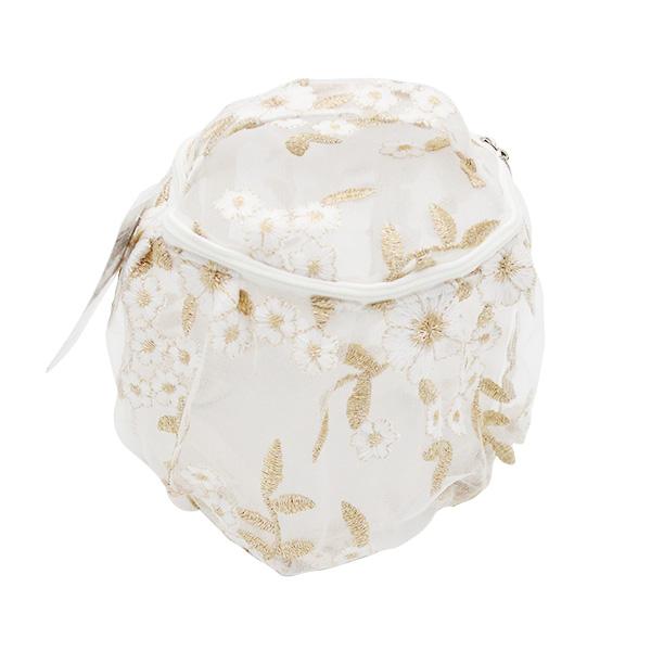 【アイテム説明】見た目にも鮮やかで華やかな花柄刺繍付きレースチュール、ポーチシリーズ誕生。こちらは丸っこくて自立するタイプのバニティポーチ。全色揃えたくなるピンク、ベージュ、ブルー3色展開。女子力UP必須アイテム間違いなしのガーリーアイテム...