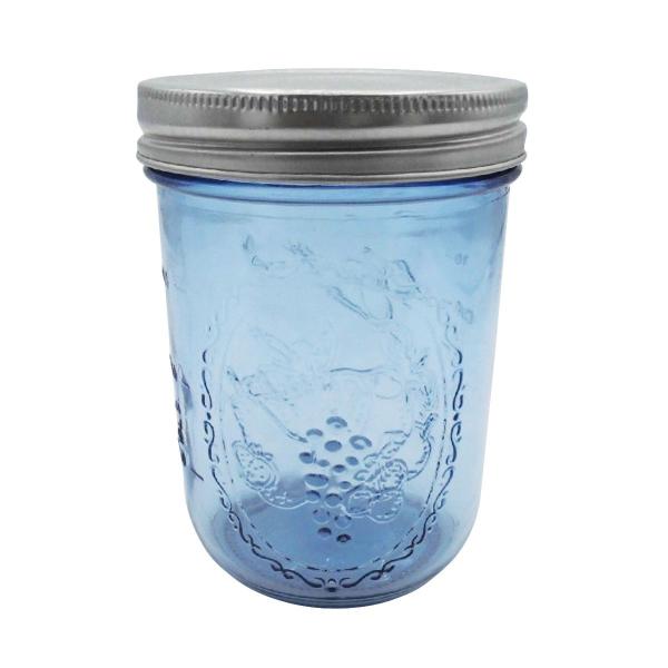 雑貨テイストのブルー瓶製500mlジャーです。容量表示がついて便利にお使いいただけます。電子レンジ・直火・急冷急熱NG　家庭用食器洗い乾燥機OKです。【材質】ソーダガラス【JAN】4582757870823【パッケージサイズ】88×88×1...