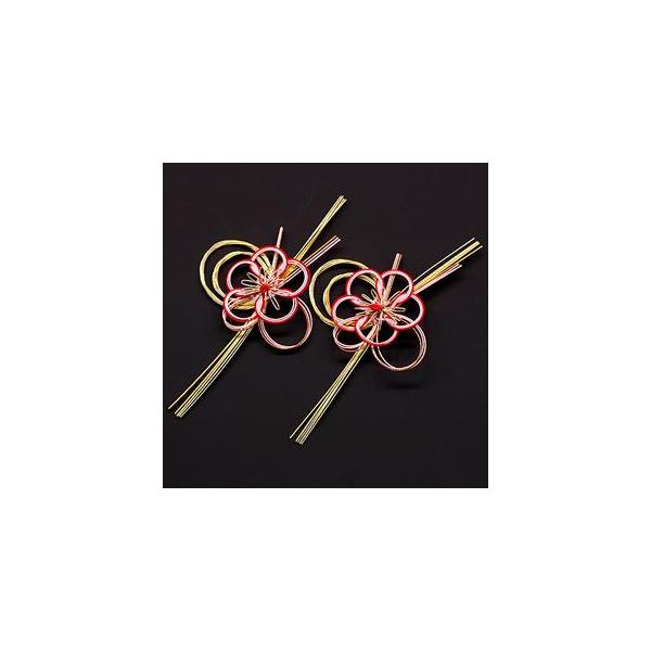 華やかに咲く梅の花をイメージした飾り水引。背景には金の水引を使いとても華やかです。凛と咲く梅の花をギフトに添えてお贈り下さい。サイズ：175×90(mm)内容量：2個入り