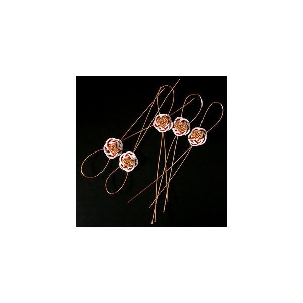 ポンっと咲く梅の花のようなとても可愛らしい水引飾り。光沢のある水引を使い、小さめですがとても華やか。ワインや日本酒など、瓶の首に吊り下げる用にデザインされていますが、ギフトボックスに貼ってもとても綺麗ですよ。サイズ：155×23(mm)内容...