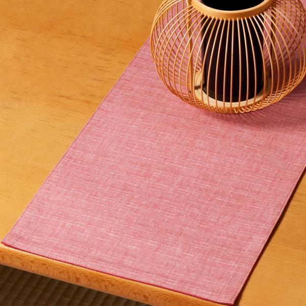 麻のような織むらのある生地をもちいた、シンプルなランナークロス。日本らしい色と、この生地を組み合わせる事で、とても雰囲気が良く、またシンプルで使いやすいシリーズとなりました。ポイントは両面使える事。同系色の色を両面でリバーシブルにする事で、...