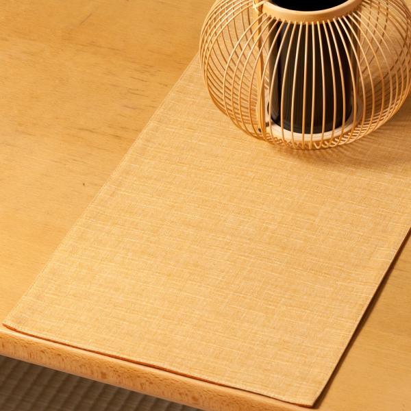 麻のような織むらのある生地をもちいた、シンプルなランナークロス。日本らしい色と、この生地を組み合わせる事で、とても雰囲気が良く、またシンプルで使いやすいシリーズとなりました。ポイントは両面使える事。同系色の色を両面でリバーシブルにする事で、...