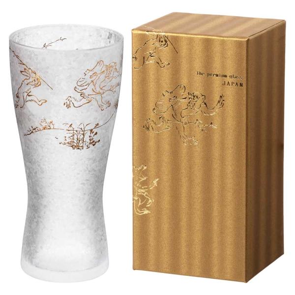 キラキラと美しいグラスに、金彩で鳥獣戯画を描いたシリーズです。こちらは小ぶりなビアグラス。兎と猿の追いかけっこの絵柄が描かれています。平安時代に描かれた絵巻物、国宝『鳥獣戯画』をお楽しみください。鳥獣柄の化粧箱入りで、ギフトにもオススメです...