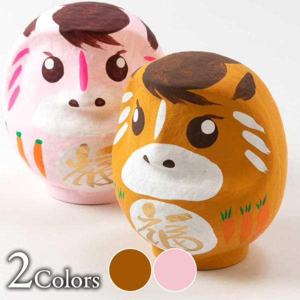 「縁起だるま」で名高い少林山のふもと、ひとつひとつ伝統工芸士の手で作られています。こちらのだるまは、お正月の干支置物として作られた、午の干支だるまです。年末にだけ登場する、縁起だるまのスペシャルバージョンです！2号サイズ（高さ12cm）のだ...